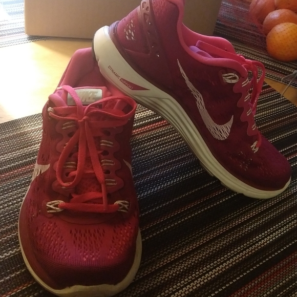 Nike Shoes - Nike Lunarglide 5